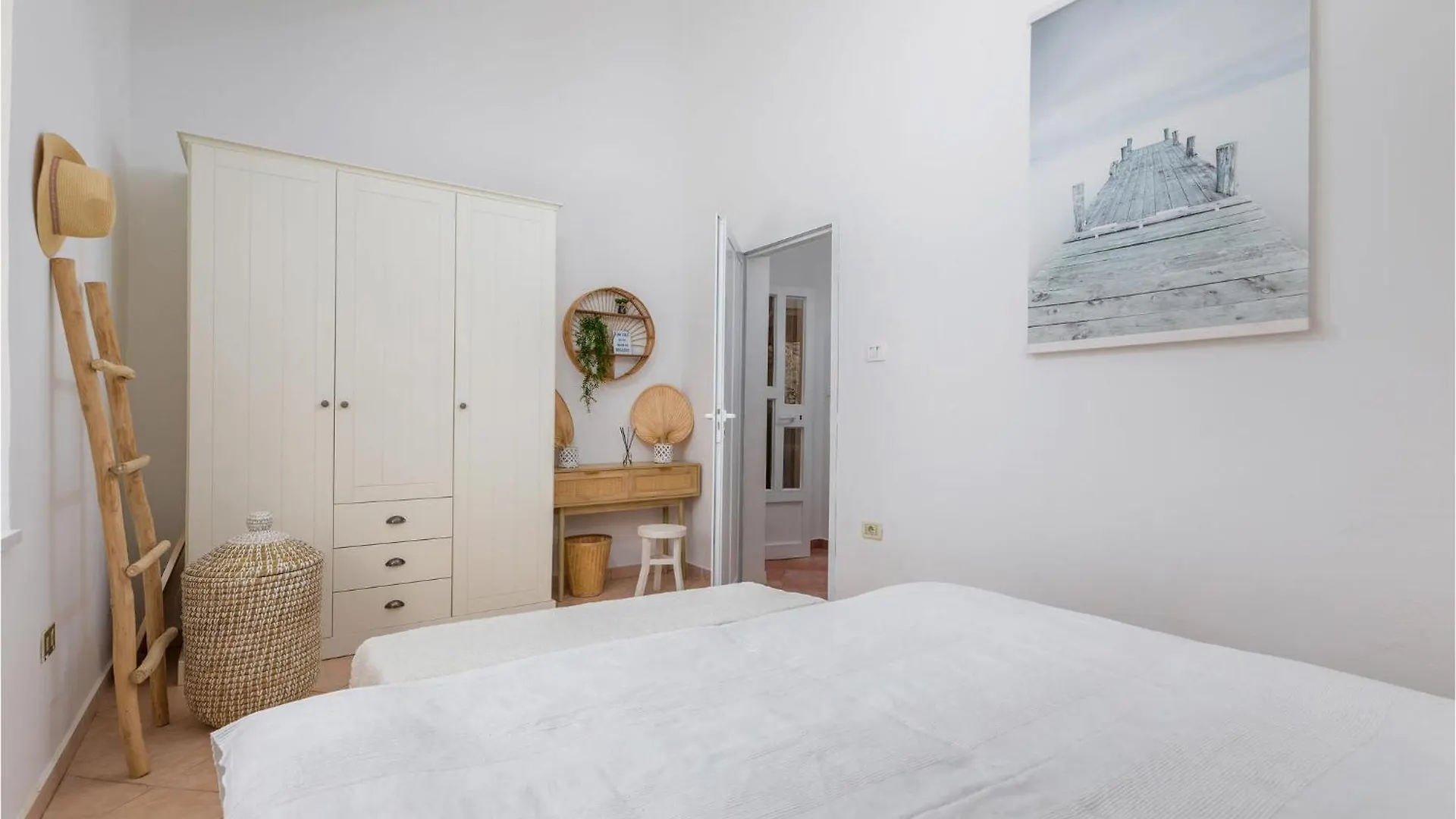 Awesome Home In Sisan With Wifi