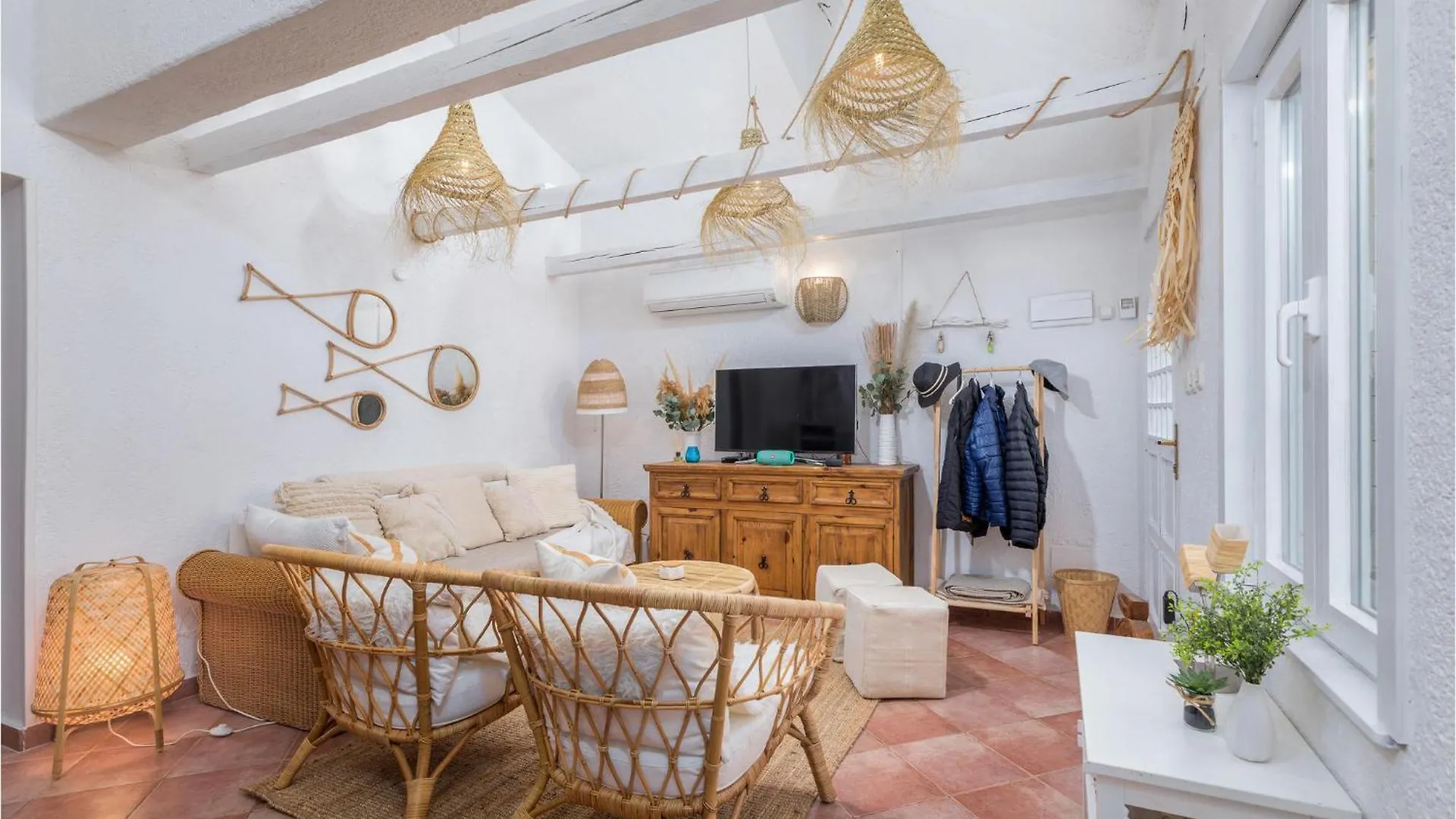 Awesome Home In Sisan With Wifi Holiday home